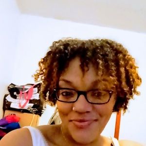 Meet your Posher, Takia